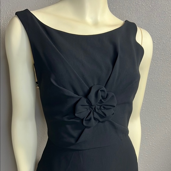 Elegant bcbgmaxazria Black Sleeveless Dress with Floral Detail - Picture 4 of 6